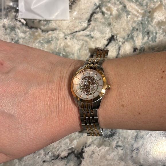 Like New Tommy Bahama Rose Gold & Silver Tropical Ladies Watch - Picture 10 of 11